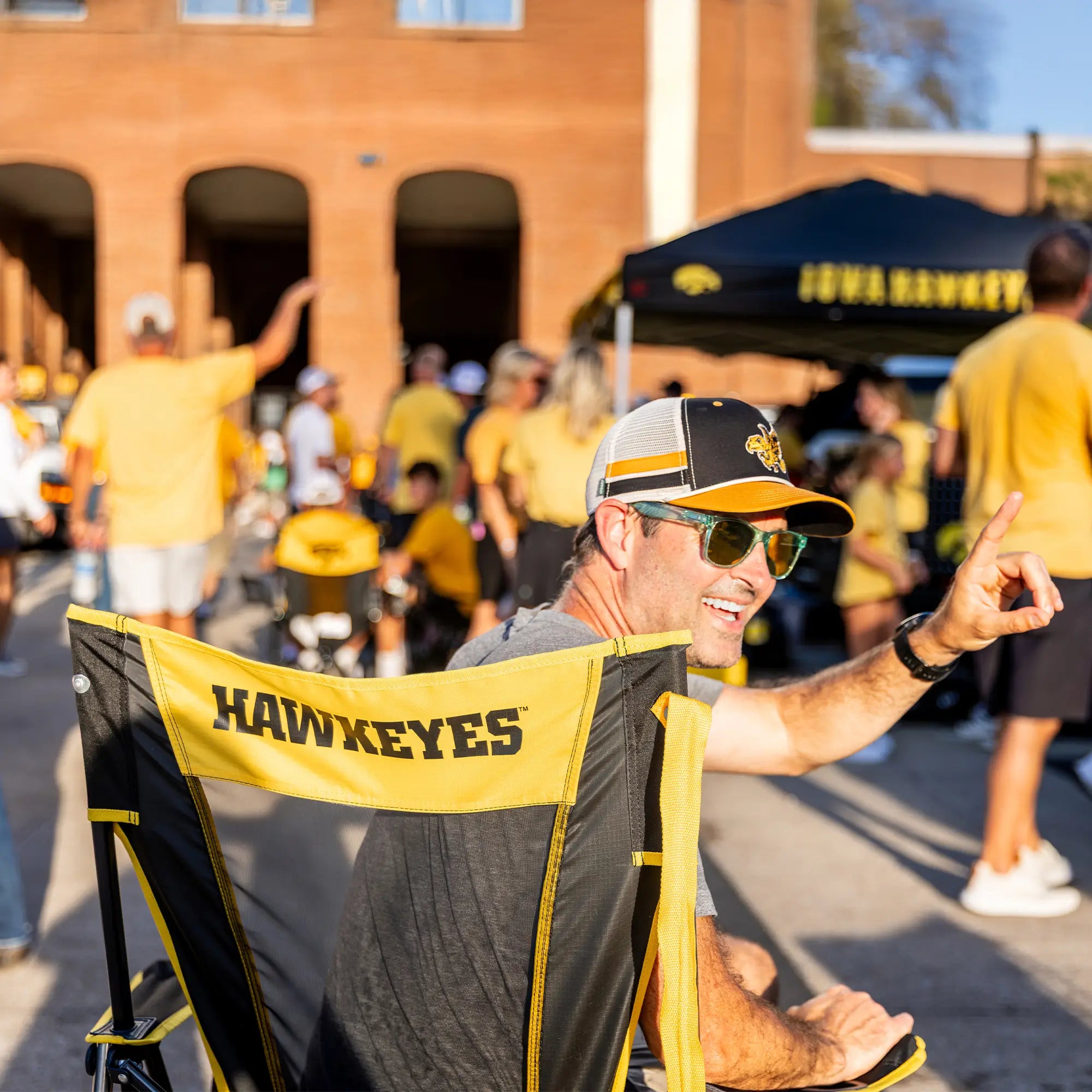 College Comfort Pro Rocker™ - Iowa Hawkeyes | KWZD